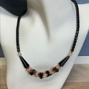 Elegant Black hématite and Pink Beaded Necklace with heart
